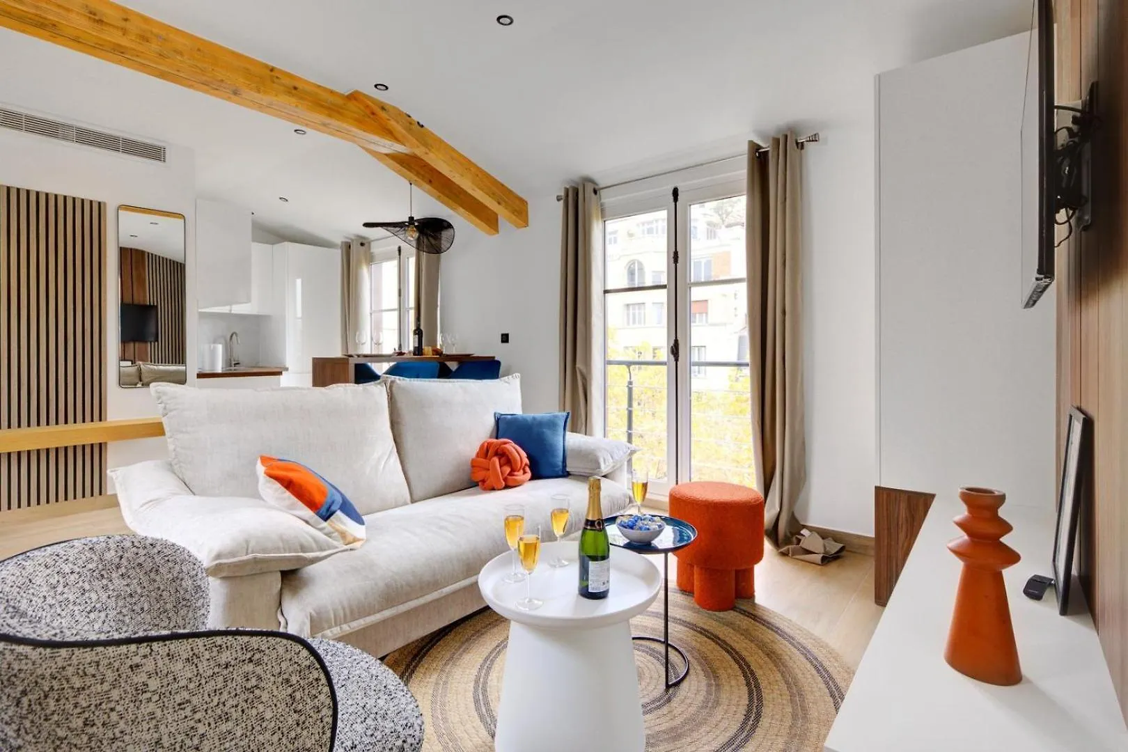 Bluestay 296 - Superbe Appartement A Paris 17