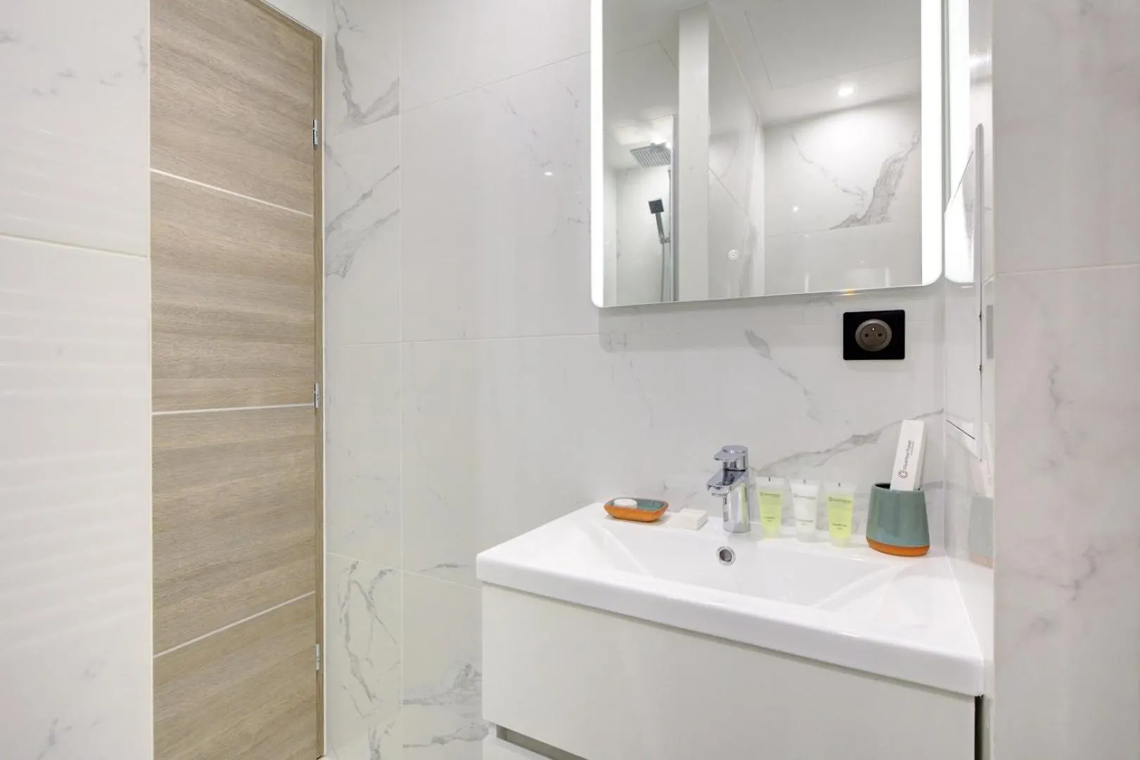 Bluestay 296 - Superbe Appartement A Paris 17 0*,  Frankrig